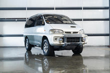 Load image into Gallery viewer, 1995 Mitsubishi Delica
