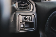 Load image into Gallery viewer, 1996 Nissan Bluebird