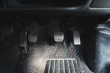 Load image into Gallery viewer, 1996 Nissan Bluebird