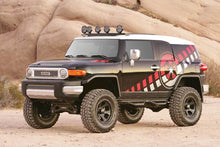 Load image into Gallery viewer, Fabtech 06-09 Toyota FJ 4WD 6in Perf Sys w/Dlss 2.5C/O Resi & Rr Dlss