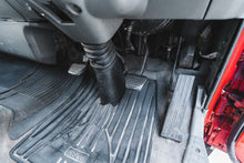 Load image into Gallery viewer, 1995 Mitsubishi Canter