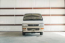 Load image into Gallery viewer, 1996 Toyota Hiace