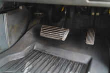 Load image into Gallery viewer, 1996 Honda Odyssey