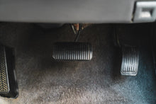 Load image into Gallery viewer, 1996 Toyota Hilux