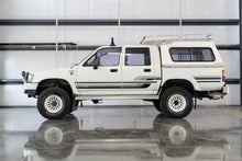 Load image into Gallery viewer, 1990 Toyota Hilux