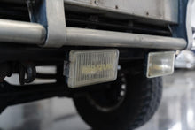 Load image into Gallery viewer, 1990 Toyota Hilux