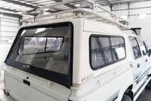 Load image into Gallery viewer, 1990 Toyota Hilux