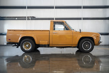 Load image into Gallery viewer, 1975 Mazda Repu
