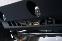Load image into Gallery viewer, DV8 Offroad 18-23 Jeep Wrangler JL/JT Front Bumper Sway-Bar Disconnect Motor Skid Plate
