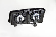 Load image into Gallery viewer, ANZO 2003-2006 Chevrolet Silverado 1500 Crystal Headlights Black
