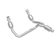 Load image into Gallery viewer, Magnaflow 14-15 Chevrolet Silverado 1500 5.3L Direct-Fit Catalytic Converter
