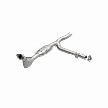Load image into Gallery viewer, MagnaFlow Conv DF 99-00 Ford F-150 4.6L
