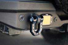 Load image into Gallery viewer, DV8 Offroad Elite Series D-Ring Shackles - Pair (Black)

