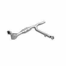 Load image into Gallery viewer, MagnaFlow Conv DF 99-00 Ford F-150 4.6L
