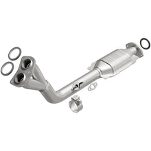 Load image into Gallery viewer, Magnaflow Conv DF 96-00 Toyota 4 Runner 2.7
