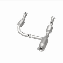 Load image into Gallery viewer, MagnaFlow 2021 Chevrolet Express 2500 4.3L Underbody Direct-Fit Catalytic Converter
