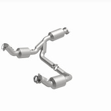 Load image into Gallery viewer, MagnaFlow 2021 Chevrolet Express 2500 4.3L Underbody Direct-Fit Catalytic Converter
