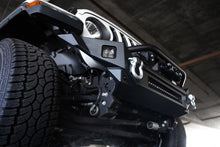 Load image into Gallery viewer, DV8 Offroad 18-23 Jeep Wrangler JL / 20-23 Jeep Gladiator JT FS-7 Mid-Width Winch Front Bumper
