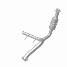 Load image into Gallery viewer, Magnaflow Conv DF 2009 f-150 V8 5.4 OEM Underbody
