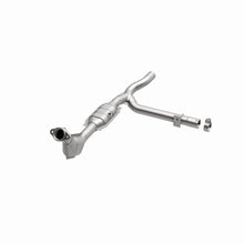 Load image into Gallery viewer, MagnaFlow Conv DF 99-00 Ford F-150 4.6L
