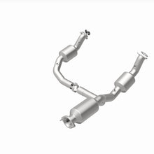 Load image into Gallery viewer, MagnaFlow 2021 Chevrolet Express 2500 4.3L Underbody Direct-Fit Catalytic Converter
