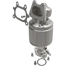 Load image into Gallery viewer, MagnaFlow Conv DF 04-07 Saturn VUE 3.5L Rear
