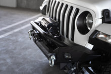 Load image into Gallery viewer, DV8 Offroad 18-23 Jeep Wrangler JL / 20-23 Jeep Gladiator JT FS-7 Mid-Width Winch Front Bumper
