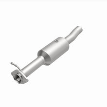 Load image into Gallery viewer, MagnaFlow 09-10 Ford F-550 Super Duty V10 6.8L Rear Underbody Direct Fit Catalytic Converter
