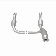 Load image into Gallery viewer, MagnaFlow 2021 Chevrolet Express 2500 4.3L Underbody Direct-Fit Catalytic Converter

