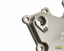 Load image into Gallery viewer, mountune 13-18 Ford Focus ST Breather Plate
