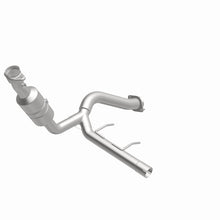 Load image into Gallery viewer, Magnaflow Conv DF 2009 f-150 V8 5.4 OEM Underbody
