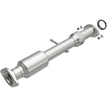 Load image into Gallery viewer, MagnaFlow Conv DF 14-15 Toyota Highlander 3.5L
