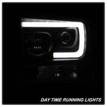 Load image into Gallery viewer, Spyder Ford F250/350/450 05-07 Projector Headlights - Light Bar DRL LED - Black PRO-YD-FS05V2-LB-BK
