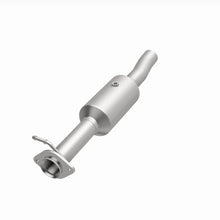 Load image into Gallery viewer, MagnaFlow 09-10 Ford F-550 Super Duty V10 6.8L Rear Underbody Direct Fit Catalytic Converter
