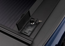 Load image into Gallery viewer, Retrax 99-06 Chevy/GMC 1500 6.5ft Bed / 07 Classic (Wide RETRAX Rail) RetraxONE MX
