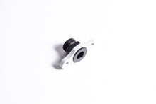 Load image into Gallery viewer, Radium Engineering Nissan VQ FPD Adapter (8AN ORB / 11mm Bore / 42mm Spacing / M6)
