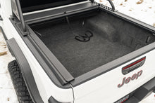 Load image into Gallery viewer, Rugged Ridge 20-22 Jeep Gladiator w/o Trail Rail Sys Armis Tonneau Cover w/Max Track - Tex. Blk
