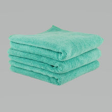 Load image into Gallery viewer, Chemical Guys Workhorse Microfiber Towel (Exterior)- 24in x 16in - Green - 3 Pack
