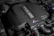Load image into Gallery viewer, Eventuri BMW E39 M5 / E52 Z8 (S62) Black Carbon Plenum Lid - No Emblem
