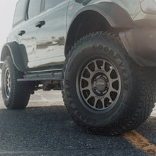 Load image into Gallery viewer, Ford Racing 21-23 Bronco Method 17x8.5in Wheel Kit - Matte Black
