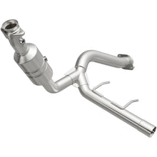 Load image into Gallery viewer, Magnaflow Conv DF 2009 f-150 V8 5.4 OEM Underbody
