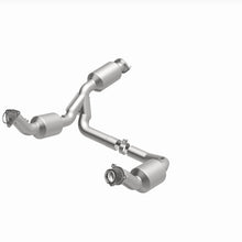 Load image into Gallery viewer, MagnaFlow 2021 Chevrolet Express 2500 4.3L Underbody Direct-Fit Catalytic Converter
