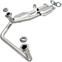Load image into Gallery viewer, MagnaFlow Converter Direct Fit California Grade 96-00 GM Tahoe/Yukon/Escalade 5.7L
