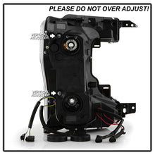 Load image into Gallery viewer, Spyder Signature 20-22 Ford F250/F350 (Halogen) Proj. Headlights - Black (PRO-YD-FS20HALSI-SEQ-BK)
