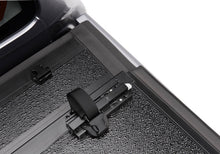 Load image into Gallery viewer, UnderCover 16-18 Toyota Tacoma 5ft Flex Bed Cover
