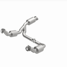 Load image into Gallery viewer, MagnaFlow 2021 Chevrolet Express 2500 4.3L Underbody Direct-Fit Catalytic Converter
