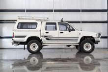 Load image into Gallery viewer, 1990 Toyota Hilux
