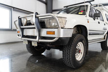 Load image into Gallery viewer, 1990 Toyota Hilux
