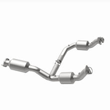 Load image into Gallery viewer, MagnaFlow 2021 Chevrolet Express 2500 4.3L Underbody Direct-Fit Catalytic Converter
