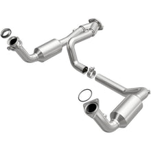 Load image into Gallery viewer, MagnaFlow Conv Direct Fit OEM 2005 GMC Sierra/Chevrolet Silverado 1500/Cadillac Escalade Underbody
